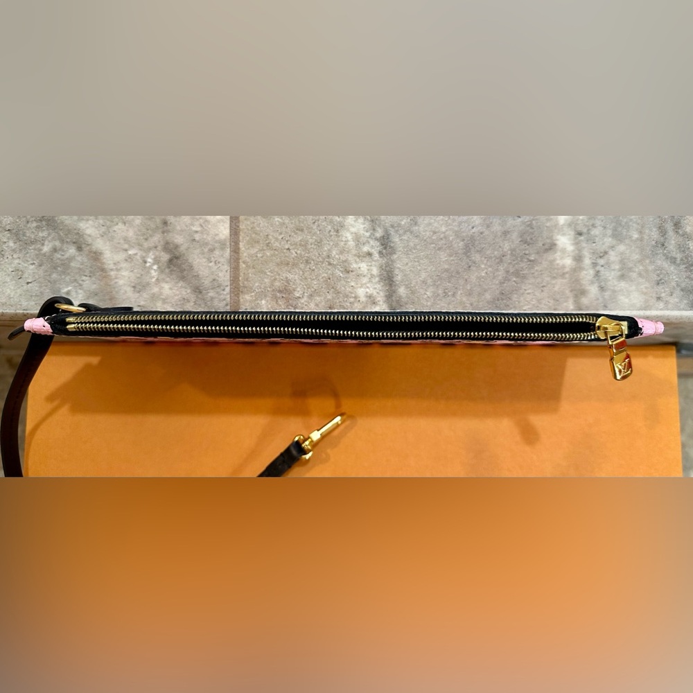 Louis Vuitton WILD AT HEART NEVERFULL WRISTLET POUCH - Picture 9 of 16